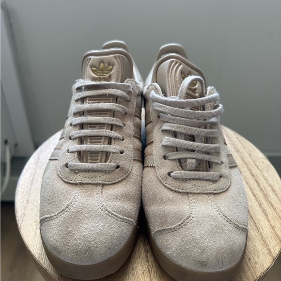 Adidas Light Tan Sneakers with Gold Accents - Picture 2 of 8